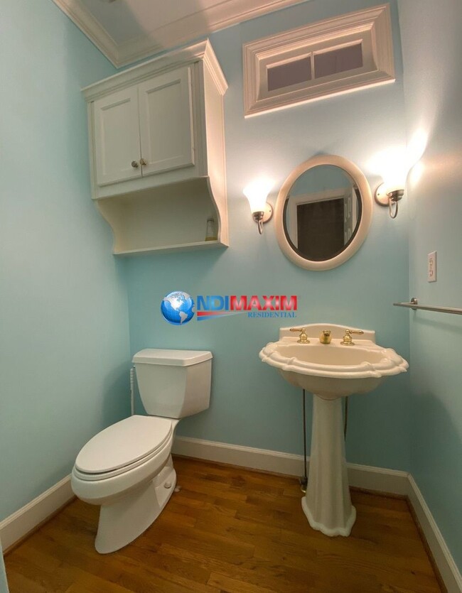 Building Photo - Spacious 6 bedrooms house in the NORTHVIEW...