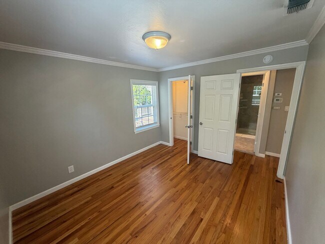 Building Photo - 2 Bedroom | 1 Bathroom | Single family in East Sacramento