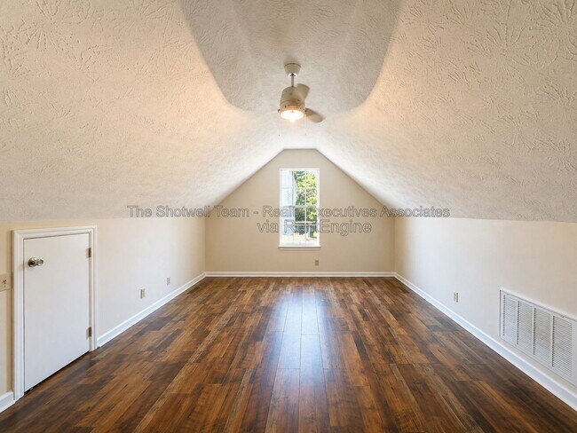 Building Photo - 407 Herringbone Ct