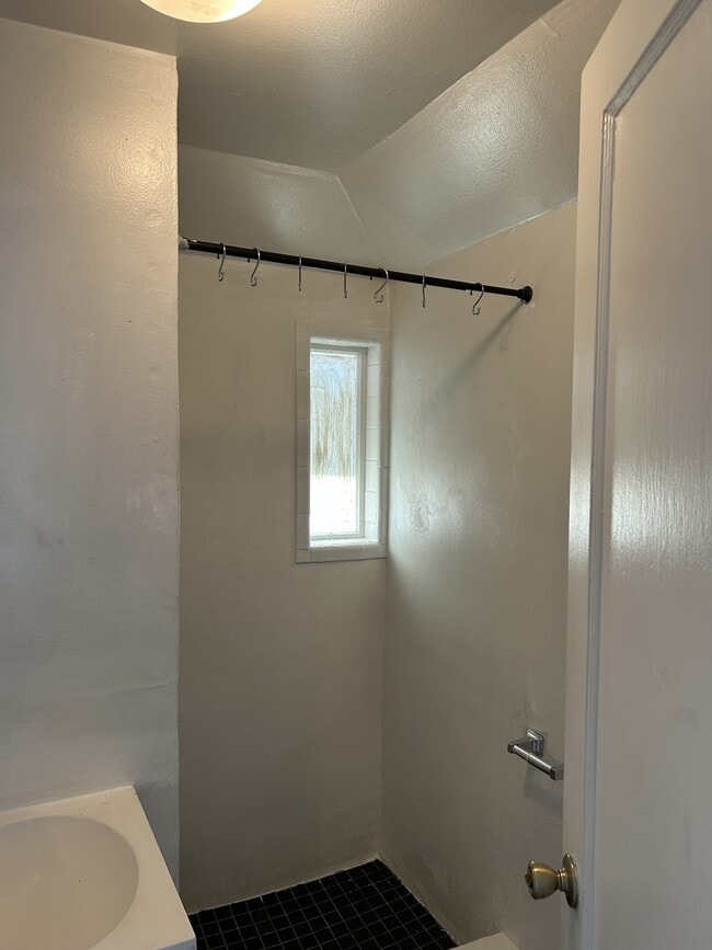 Building Photo - 211 Burney St