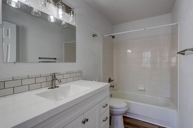 Building Photo - Fully Remodeled 3 Bed/2.5 Bath Northglenn ...