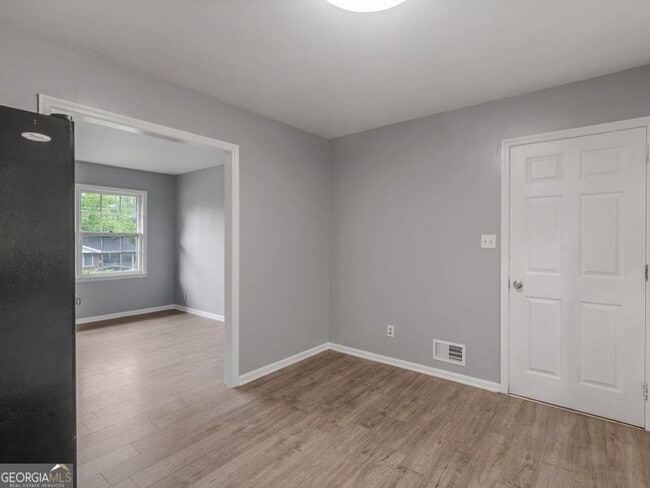 Building Photo - 836 Oakdale Dr