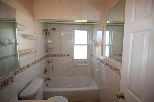 Building Photo - 14383 Mercedes