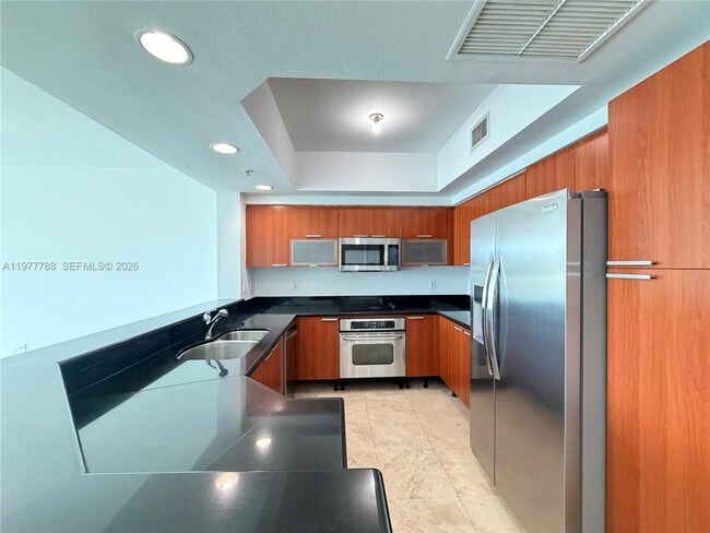 Building Photo - 15051 Royal Oaks Ln