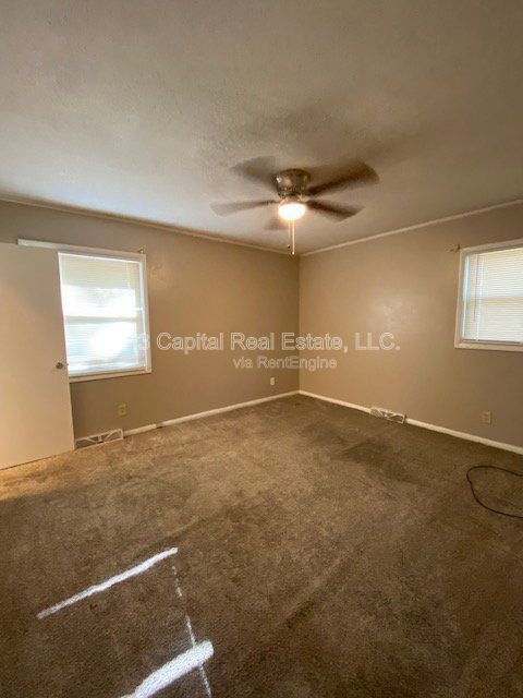 Building Photo - 215 Dogwood Ln