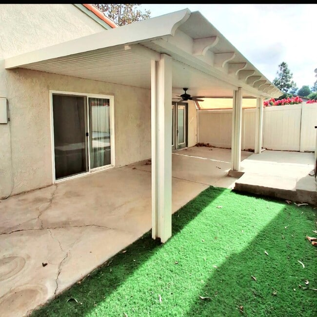 Building Photo - 1304 Camelot Dr