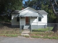 Building Photo - 2 Bedroom 2 Bathroom House