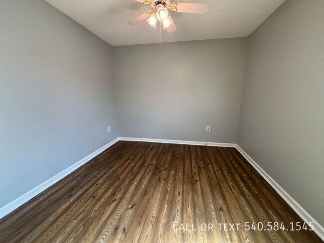 Building Photo - 3615 Ellen Dr