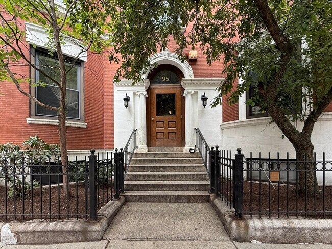 Building Photo - 95 Gainsborough St