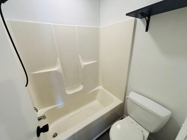 Building Photo - 3 Bedroom, 2 Bath Duplex