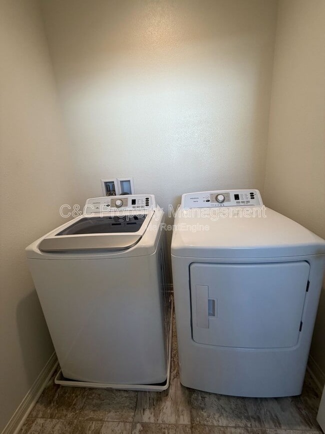 Building Photo - 223 S Johnson Ave