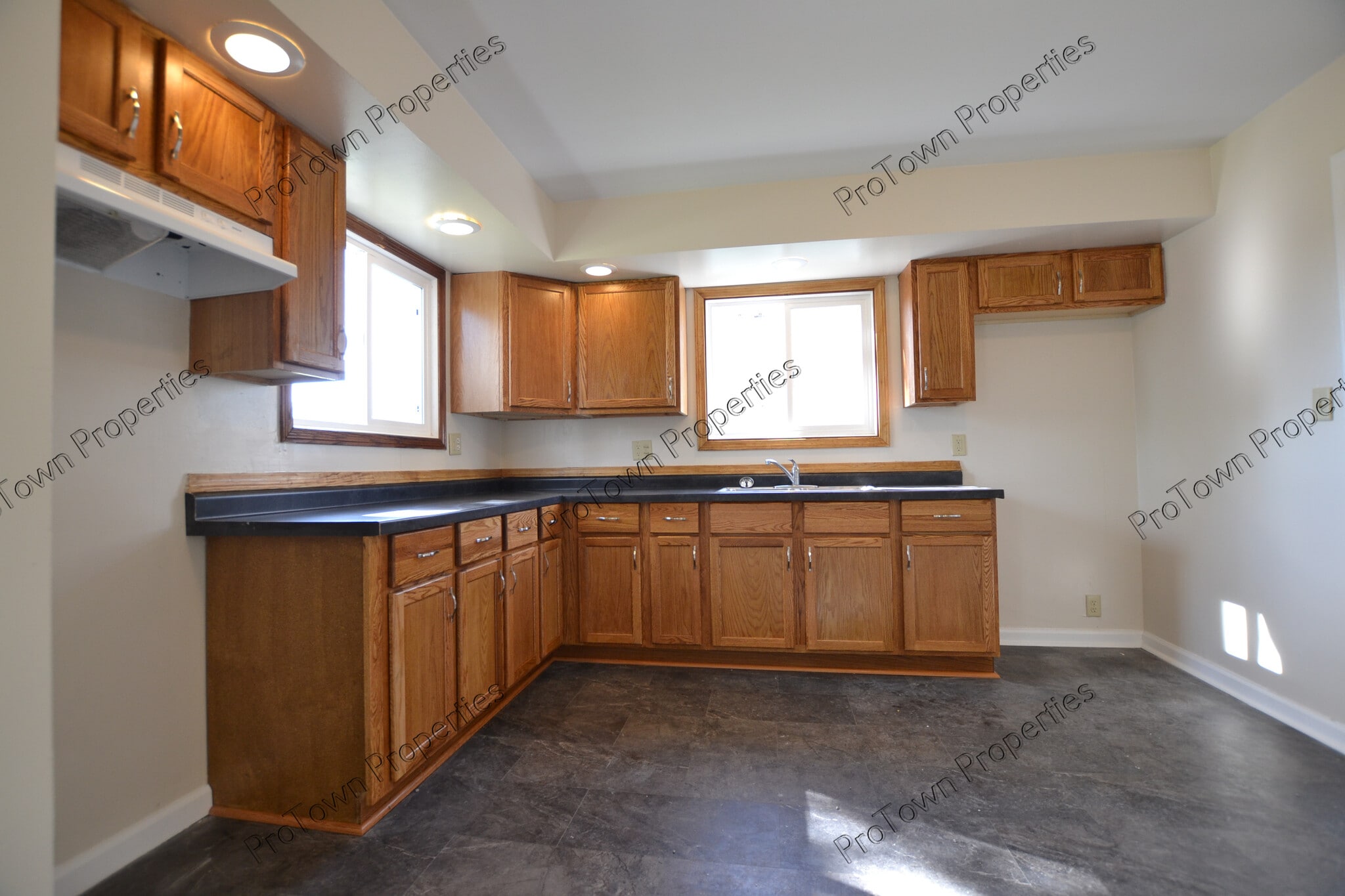 Building Photo - 1421 Burry St
