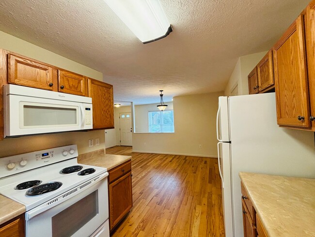 Building Photo - 812 Glade Rd