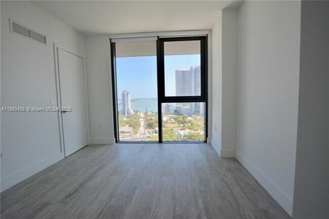 Building Photo - 121 NE 34th St