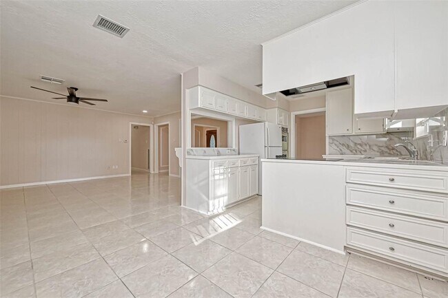 Building Photo - 11503 High Star Dr