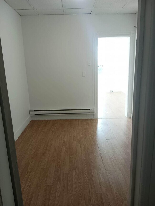 Building Photo - 422 St Pauls Ave