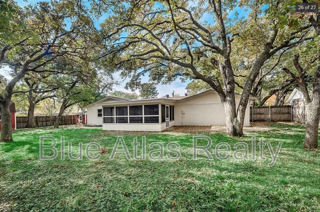 Building Photo - 1520 Sunnybrook Dr