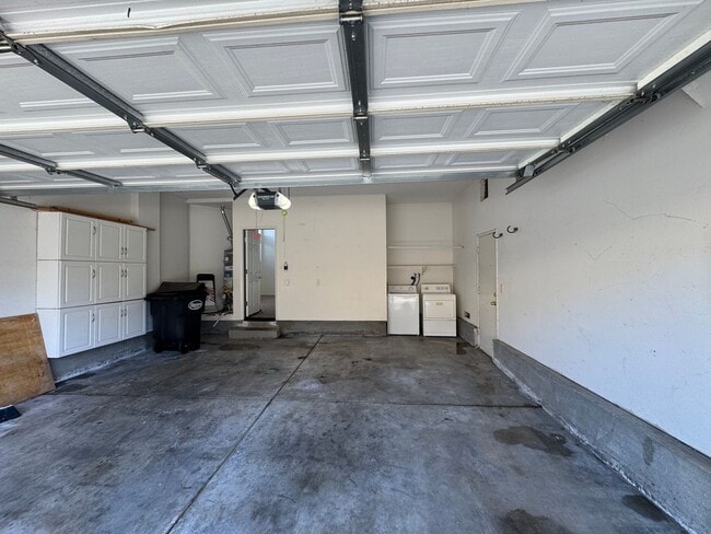 Building Photo - THE BEST OF BOTH WORLDS – FRESH & READY!