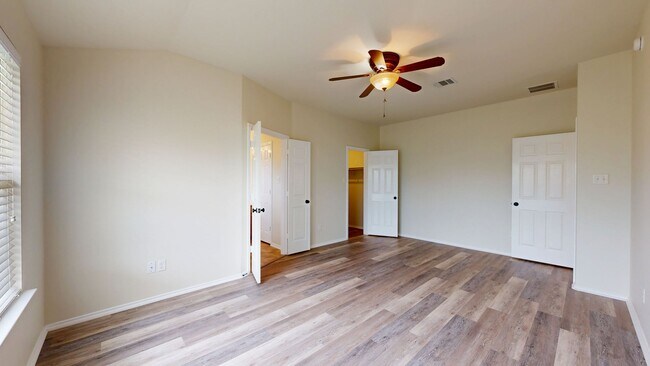 Building Photo - REMODELED BEAUTY WAITING FOR YOU BY FORT H...