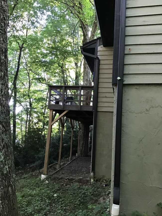 Building Photo - Spacious Mountain Home With Finished Basement & Great Location!