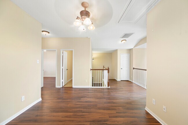 Building Photo - 10003 Lynette Falls Dr