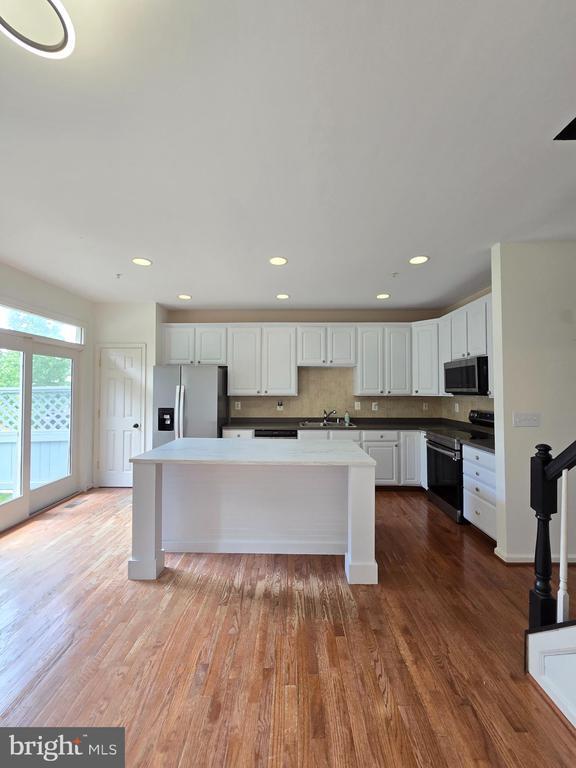 Building Photo - 5033 Kemsley Rd