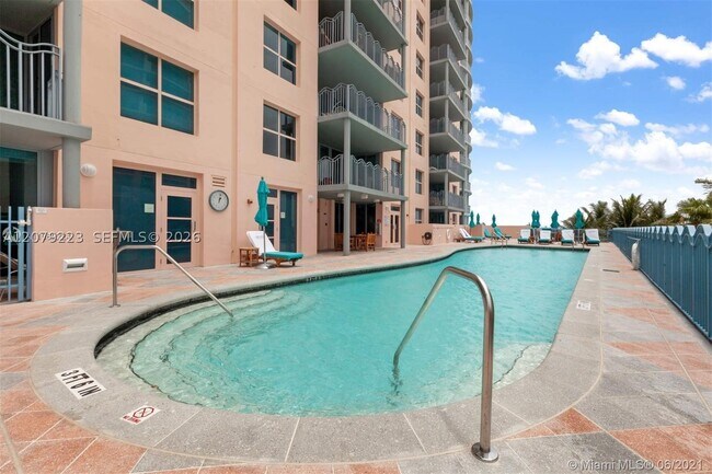 Building Photo - 1500 Ocean Dr