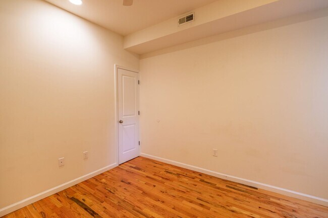 Building Photo - 330 N Preston St