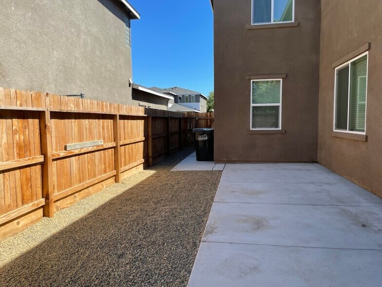 Building Photo - 2363 Explorador Dr