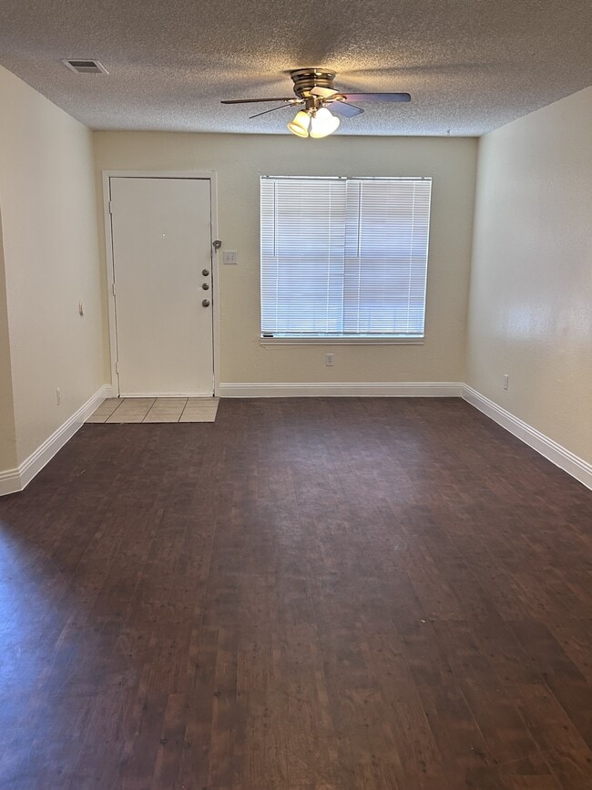 Building Photo - 605 McQueary St