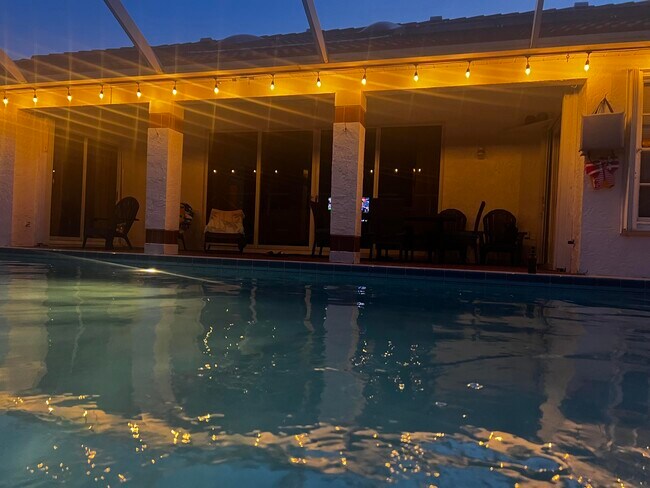 Building Photo - 2937 SE Cates Cir