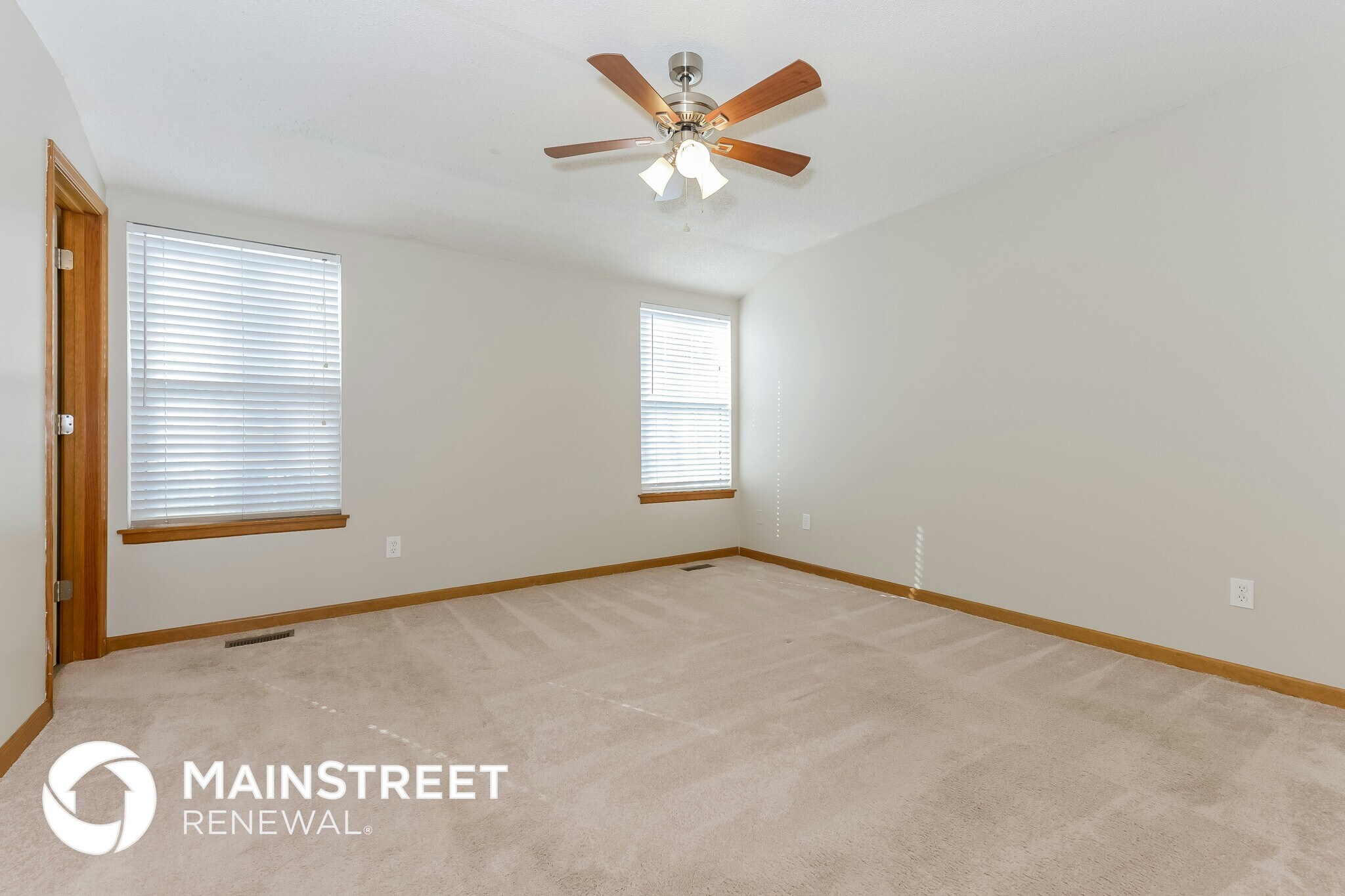 Building Photo - 1463 NW Foxboro Rd