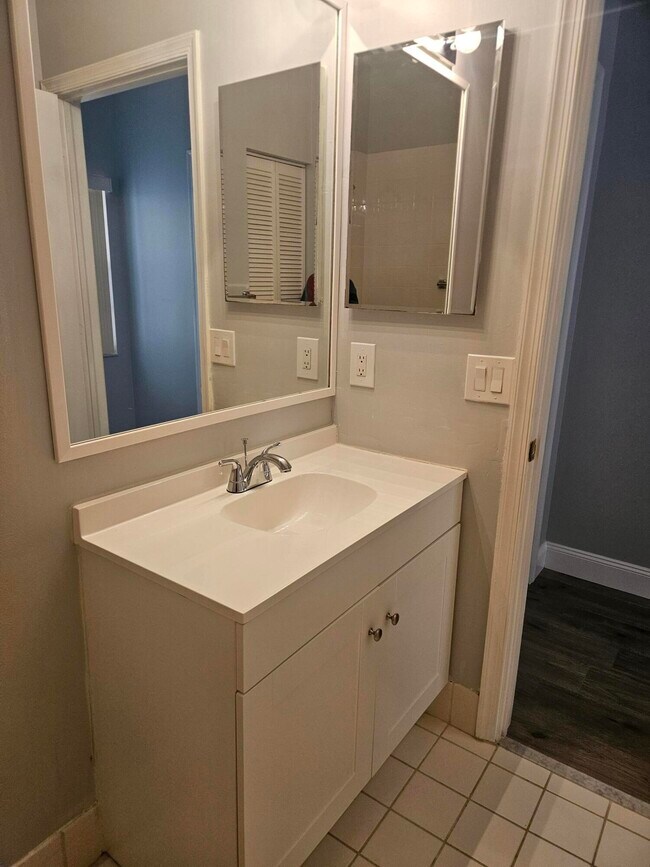 Building Photo - 340 NW Breezy Point Loop