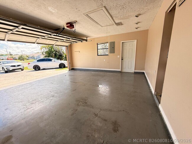 Building Photo - 2225 SE Melaleuca Blvd