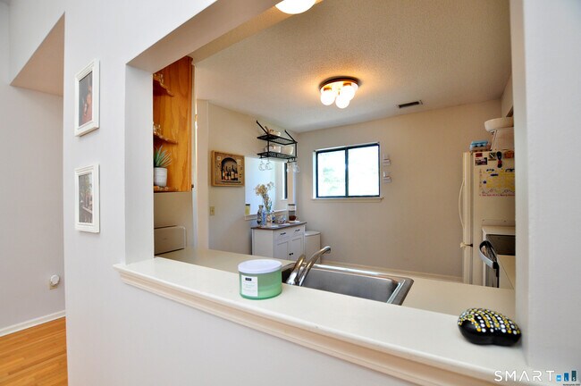 Building Photo - 30 Simsbury Landing
