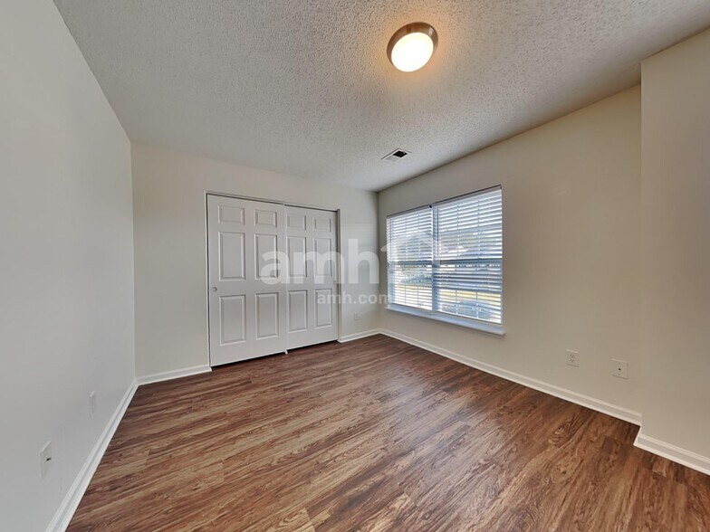 Building Photo - 170 Southport Dr
