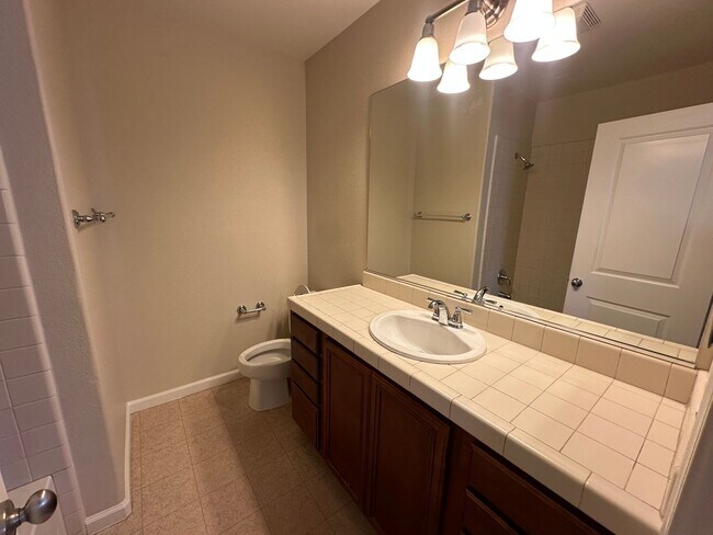 Building Photo - 1690 Spring Hill Dr