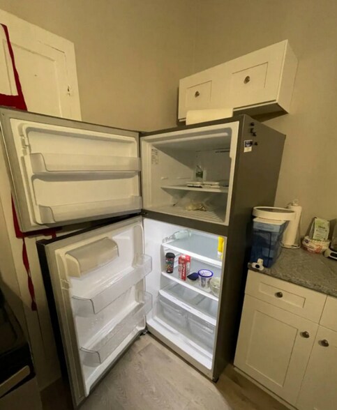 Building Photo - 506 W 48th St