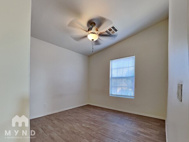 Building Photo - 3745 W Medlock Dr