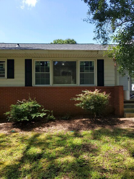 Building Photo - 220 Milford Dr