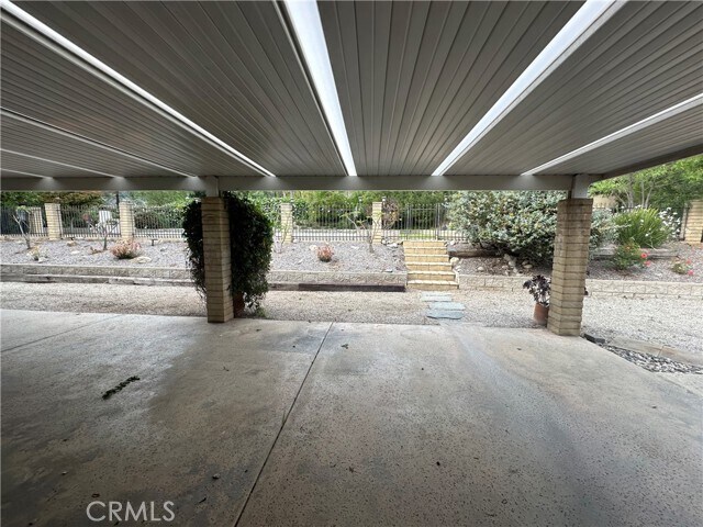 Building Photo - 9388 Valley View St