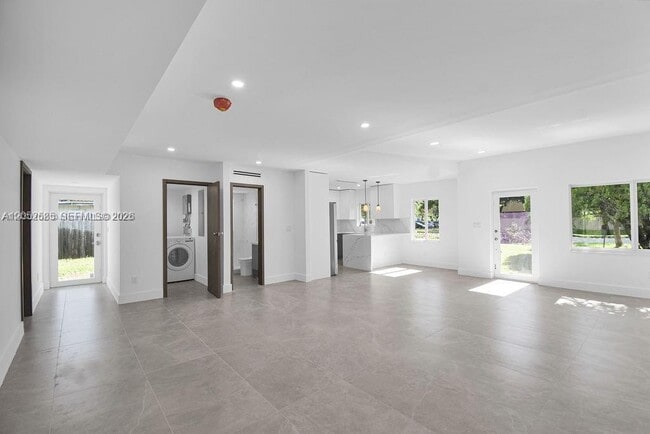 Building Photo - 7902 SW 67th Ave