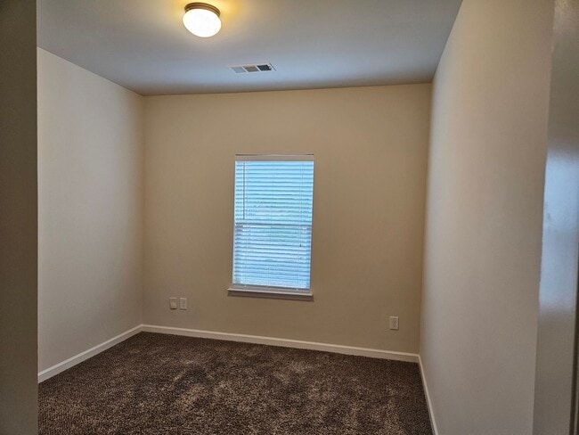 Building Photo - Nice 3 bed 2.5 bath Townhouse located in A...