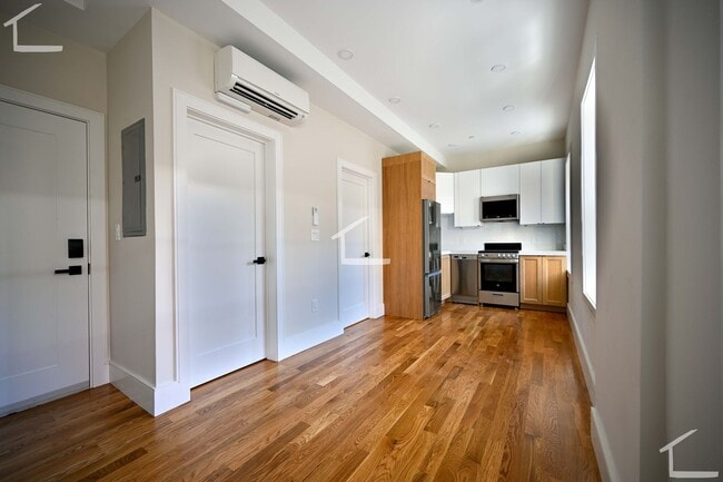 Building Photo - Renovated Bay Village 1-Bed for June