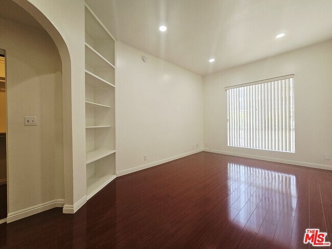 Building Photo - 801 Lorraine Blvd