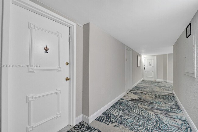 Building Photo - 3140 S Ocean Dr