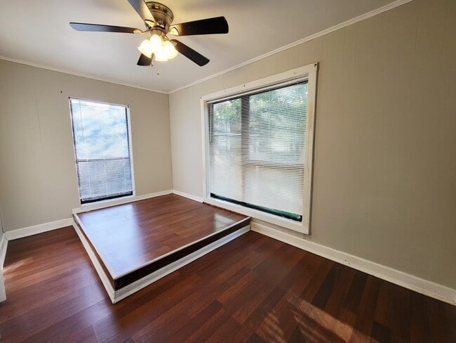 Building Photo - 4715 Cricklewood Ln