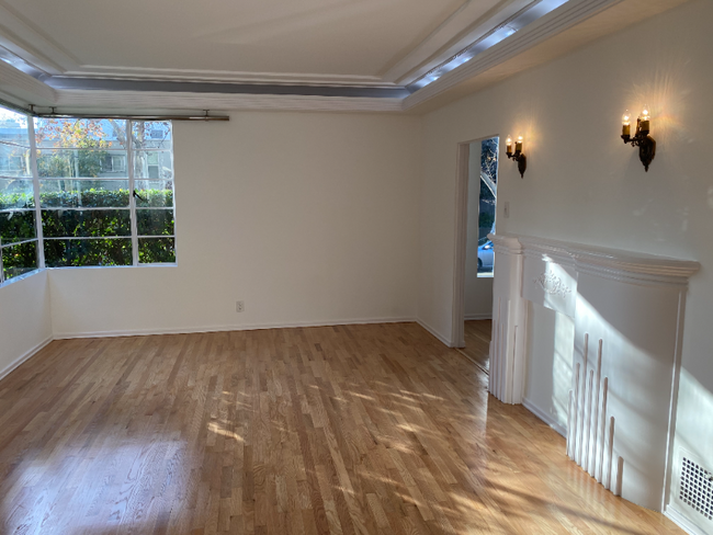 Building Photo - 522-522 N Rossmore Ave