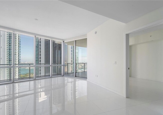 Building Photo - 851 NE 1st Ave