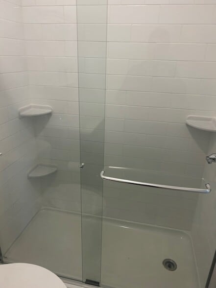 shower - 822 14th Ave